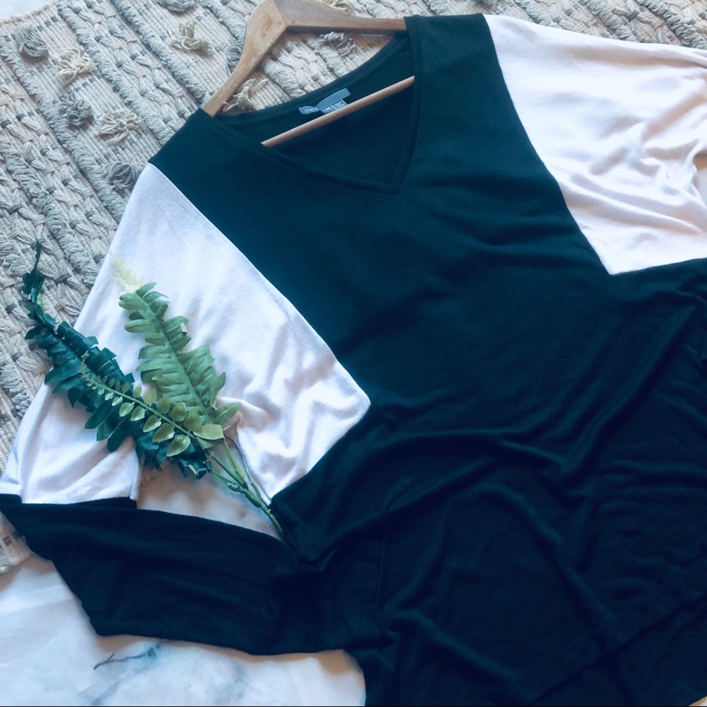 Vince Black & White Colorblocked Sweater - Picture 2 of 6
